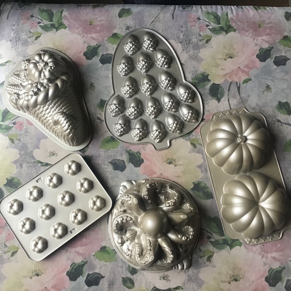 Williams Sonoma Other - Set of Five Williams Sonoma Sculptural Cake Pans